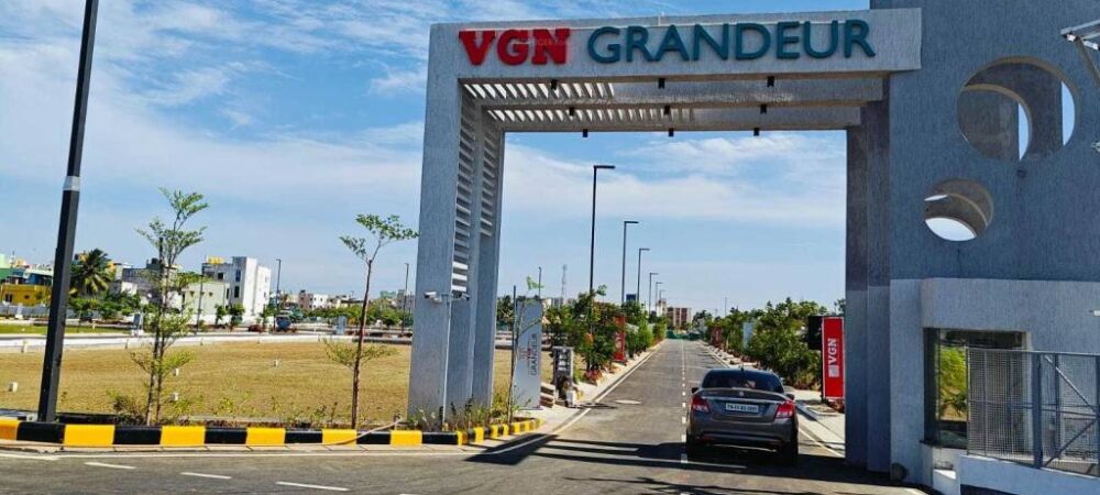 Grandeur Plots