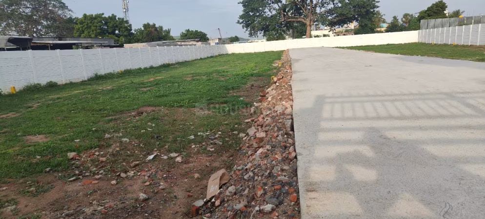 mohit lakshmi nagar Plot
